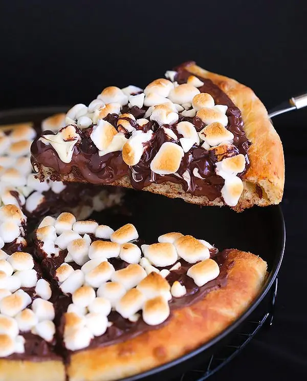 smores pizza e1613936424766