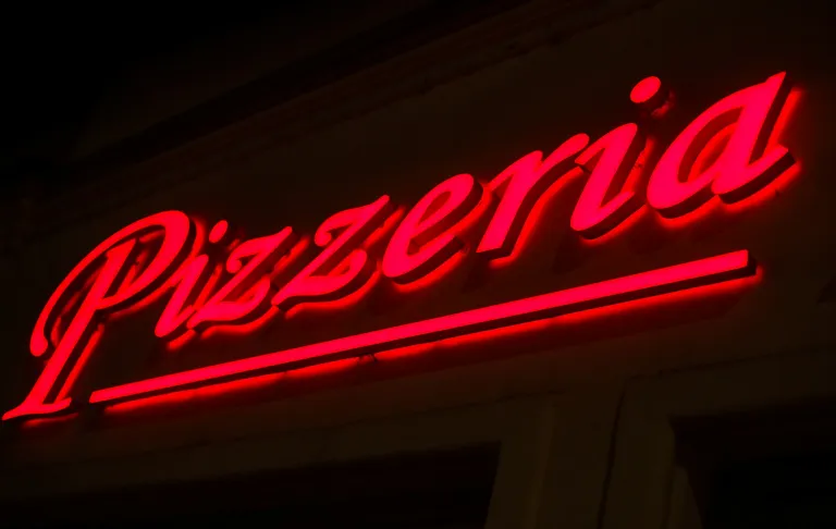 pizzeria neon sign